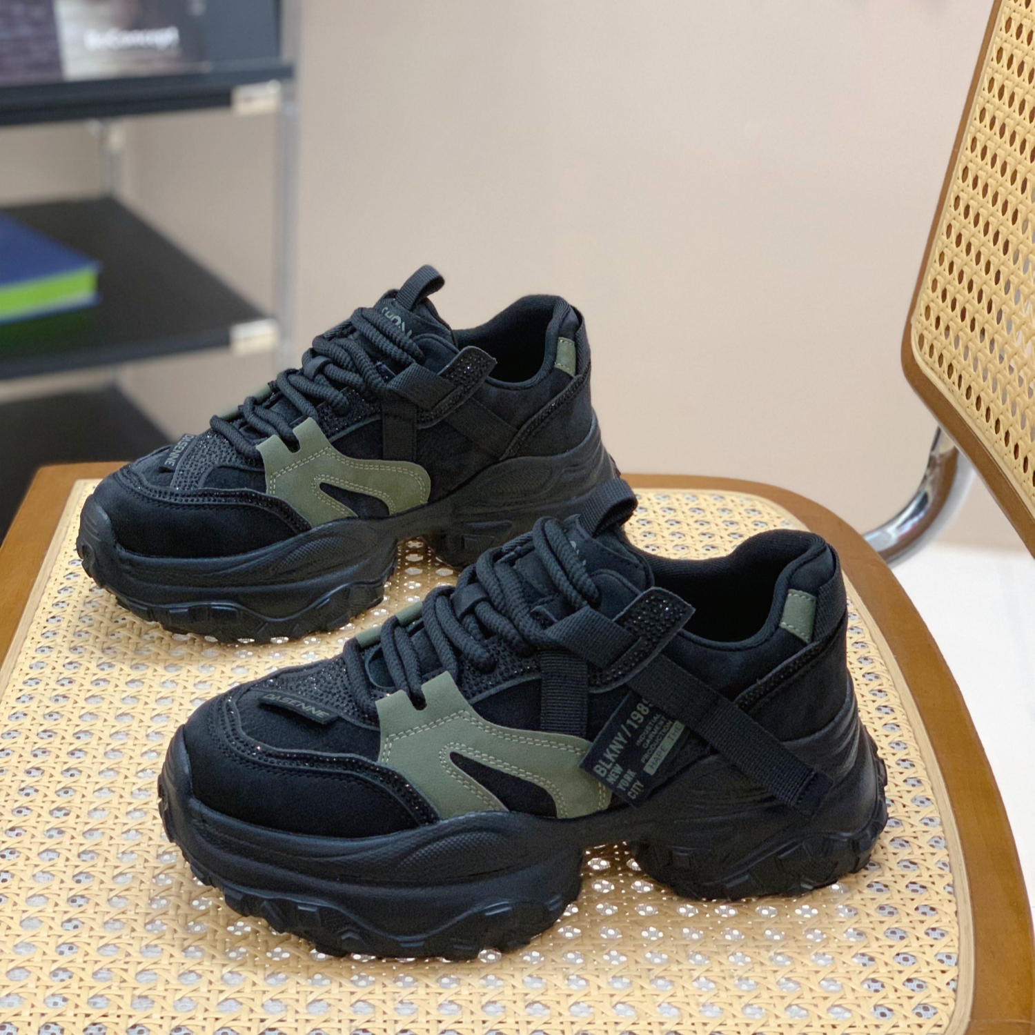 潮流贴钻时尚百搭轻便炸街老爹鞋