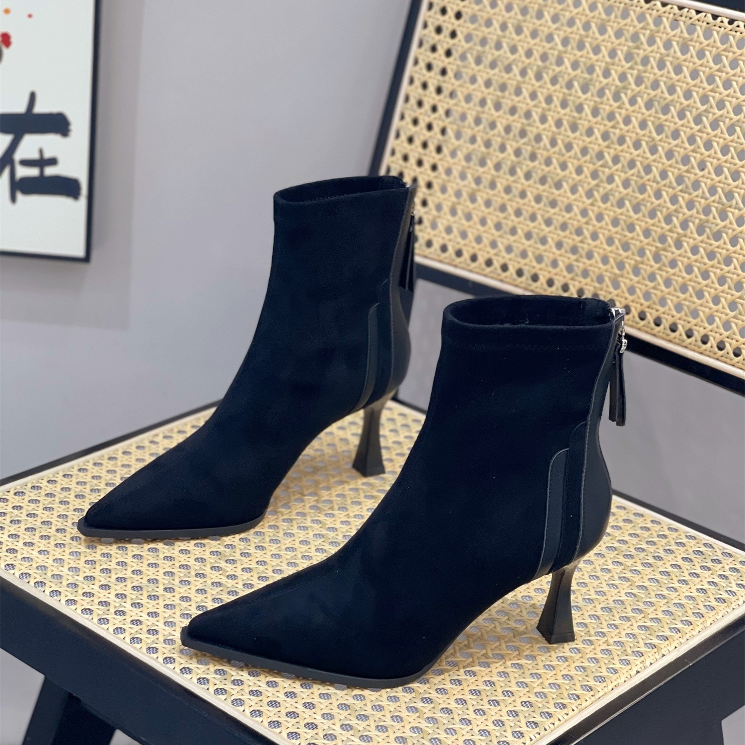 复古气质短靴尖头细跟高跟瘦瘦靴