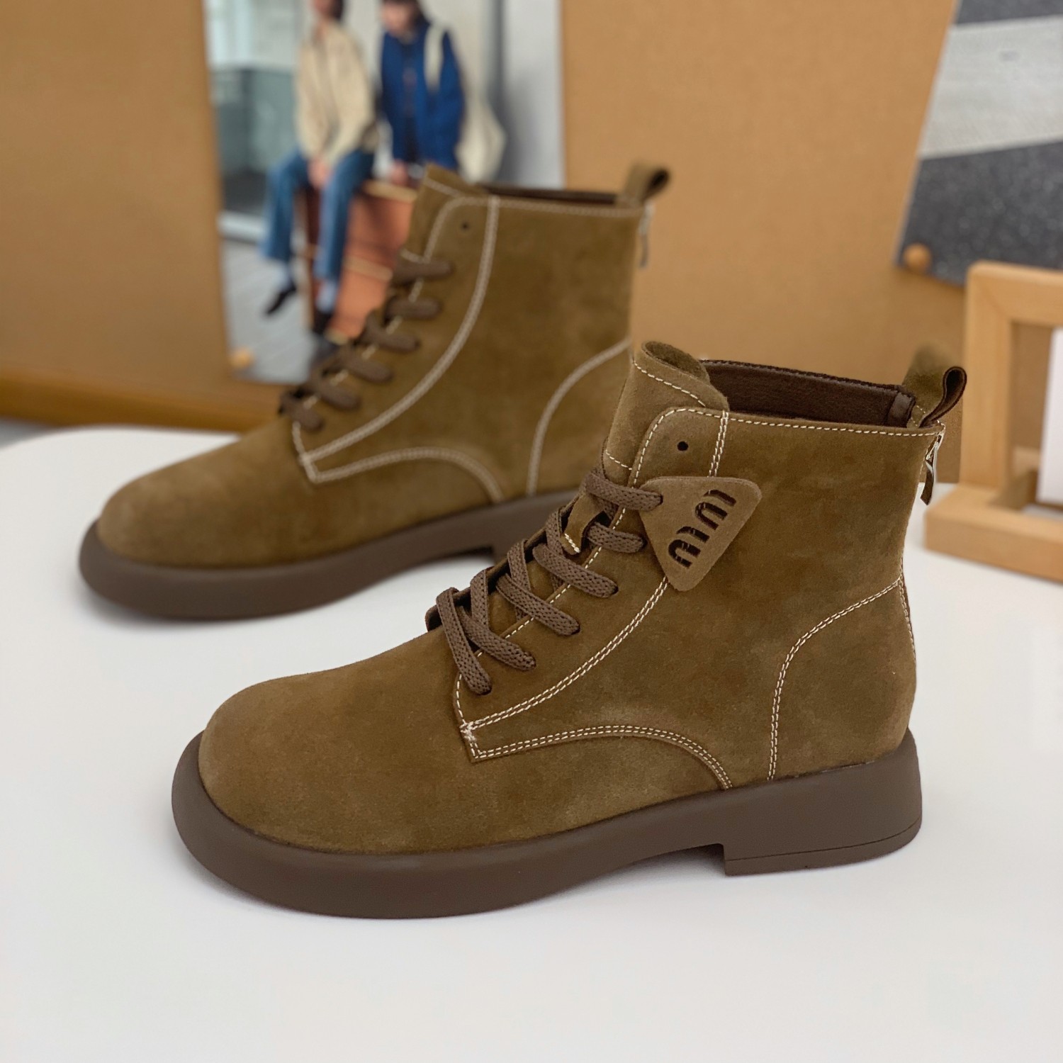 超火英伦风复古磨砂马丁靴女2025秋冬新款厚底显瘦机车短靴骑士靴