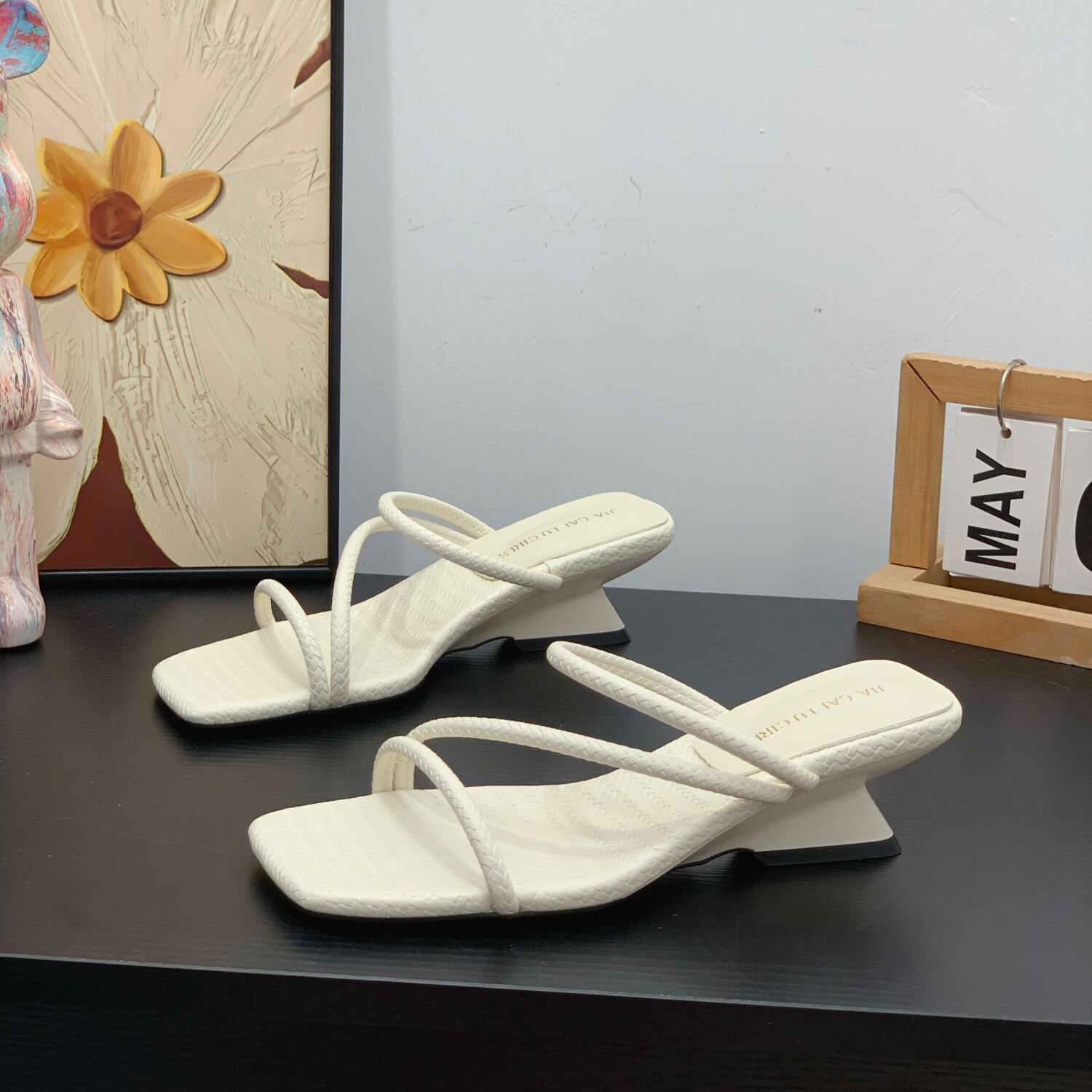复古细带仙女风凉拖鞋女2026夏季新款法式气质粗跟方头通勤一字拖