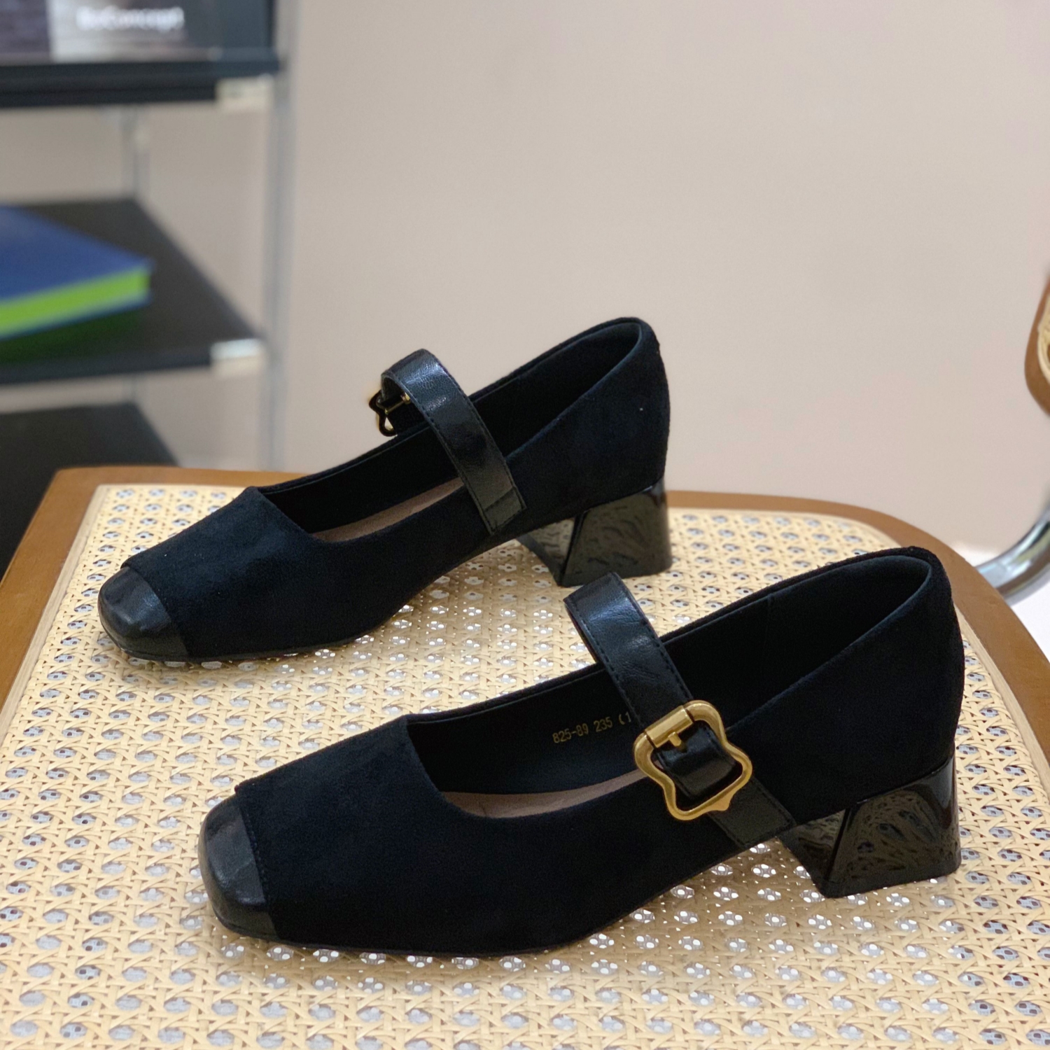 一字带显脚小气质优雅通勤工作鞋