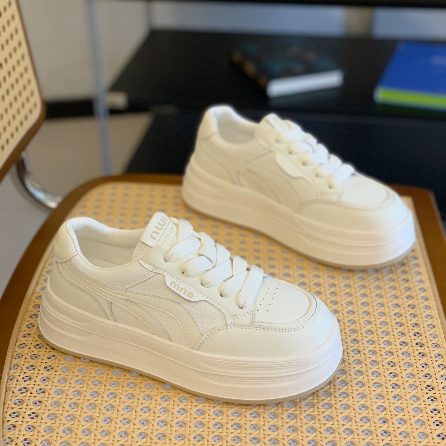 轻便舒适减龄学院风通勤简约板鞋