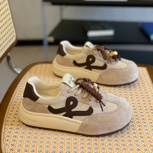 学院风减龄软底小众潮流通勤板鞋