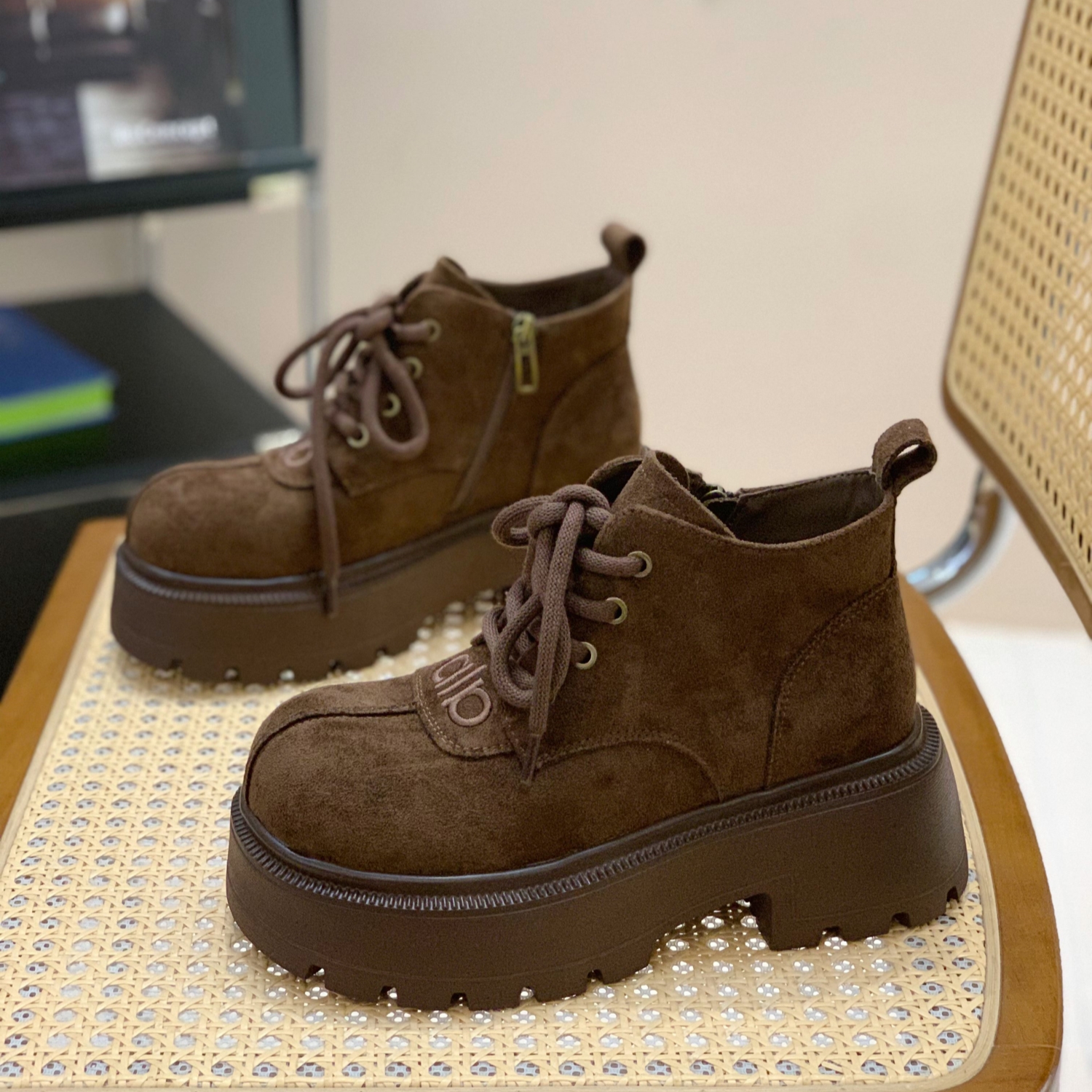 侧拉链穿脱方便复古风时尚机车靴