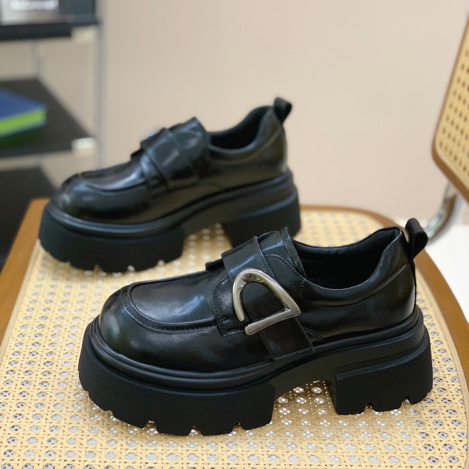 显腿长轻便增高学院风通勤小皮鞋