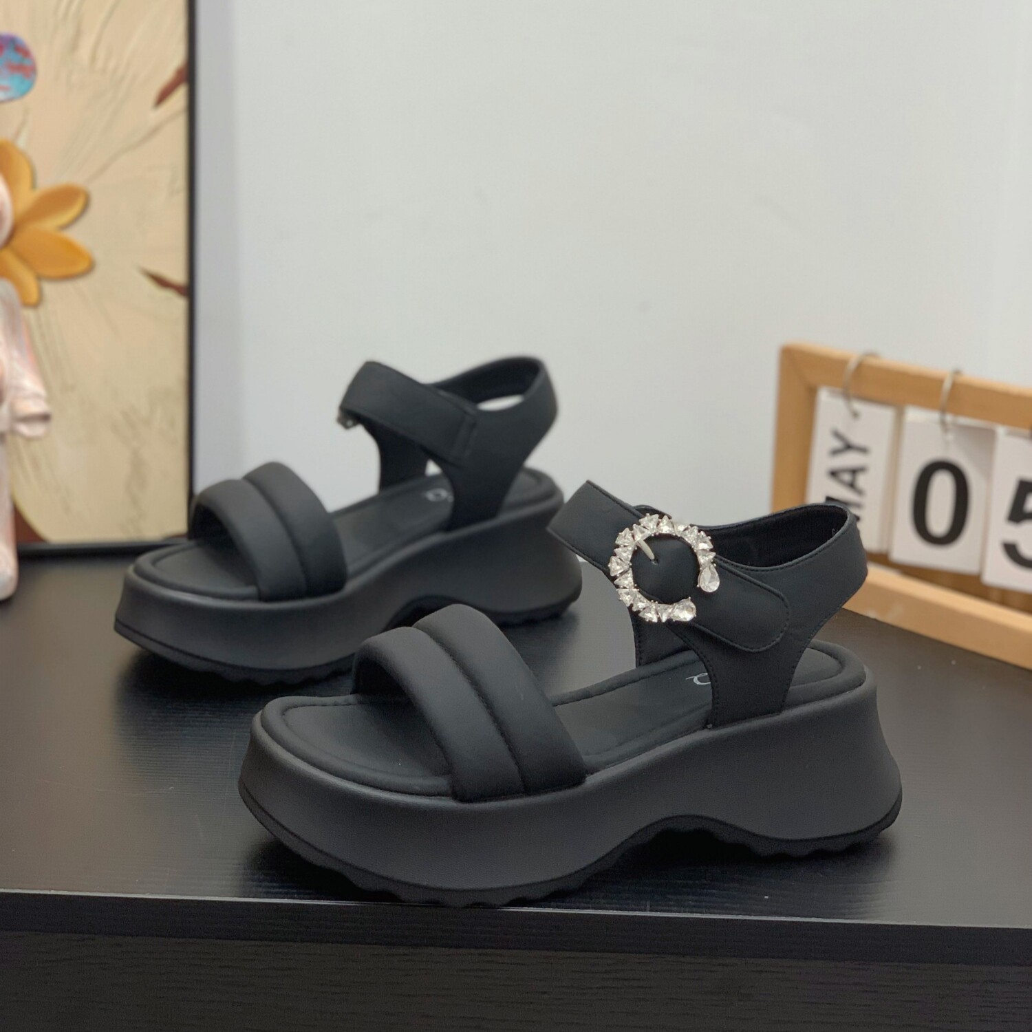 夏季超火厚底增高6CM运动凉鞋女2026新款魔术贴露趾休闲面包凉鞋