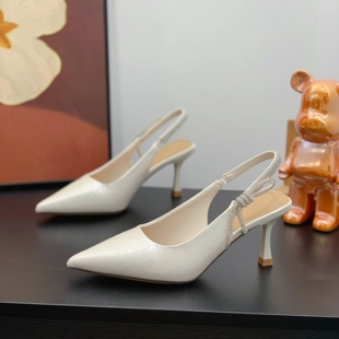 水钻细带仙女风尖头时装凉鞋女2026夏季新款细跟7CM后空高跟单鞋