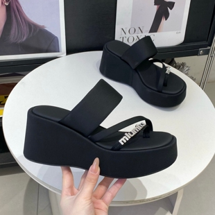 厚底坡跟夹脚人字拖女夏外穿2026新款 小个子增高7cm松糕套趾拖鞋