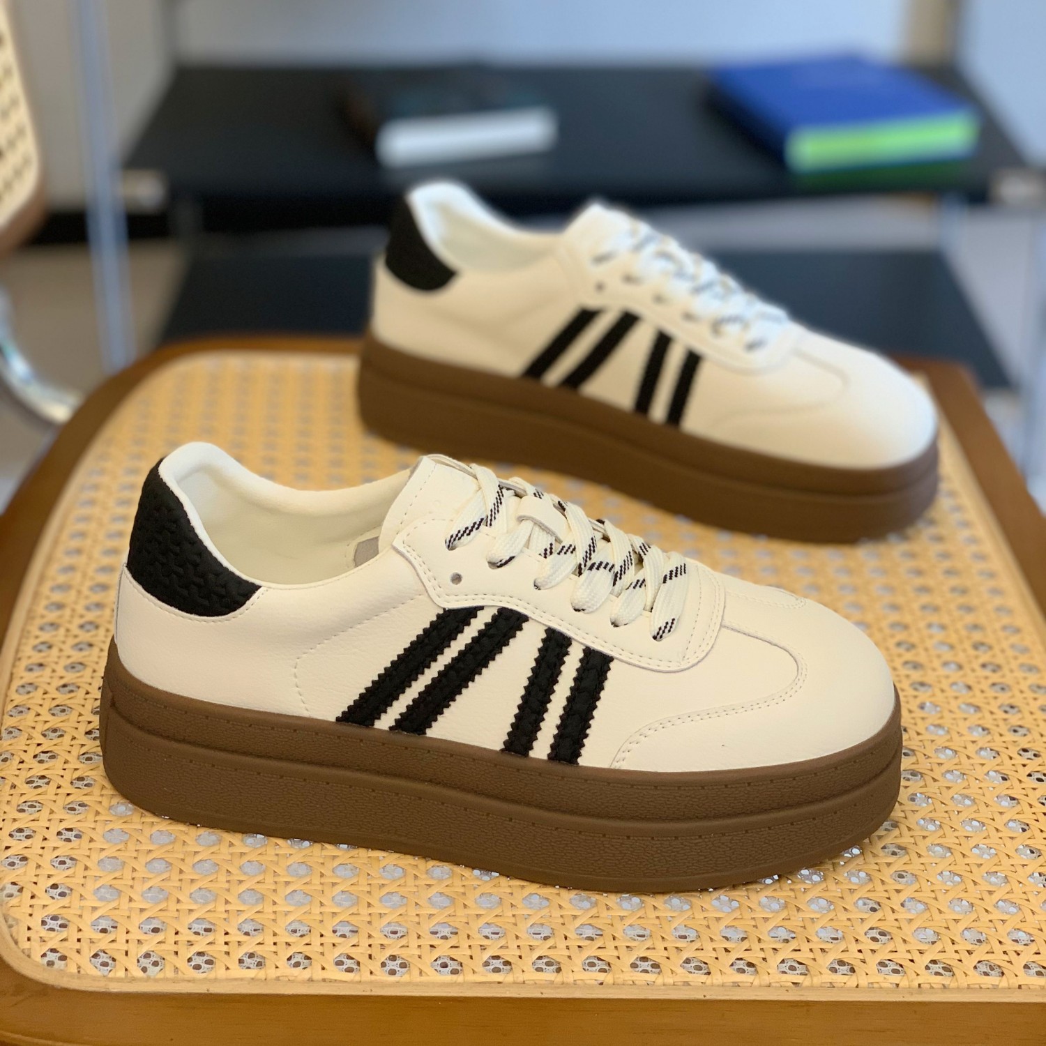 巨显脚小拼色百搭学生运动小白鞋