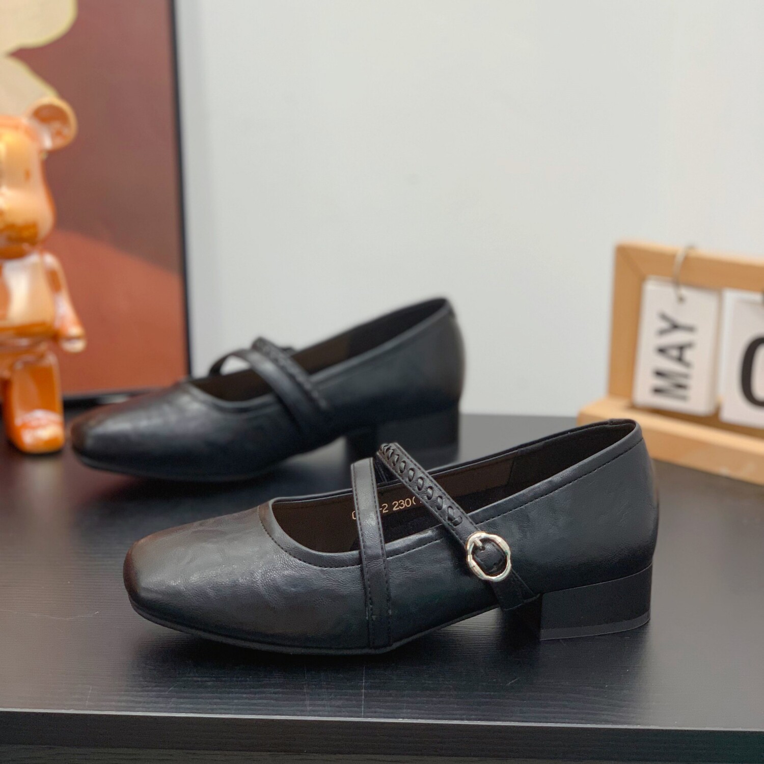 一字细带粗跟方头玛丽珍女鞋2026春季新款显脚小复古百搭浅口单鞋