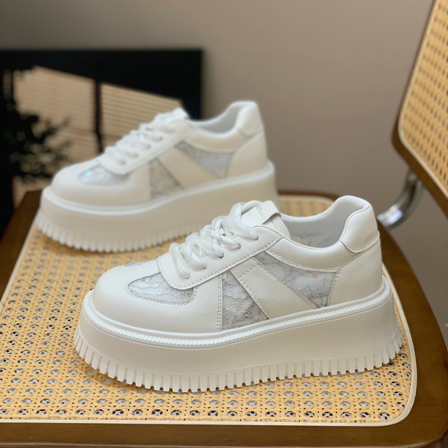 小个子7cm增高厚底轻便小白鞋女2026夏季新款百搭单网透气休闲鞋