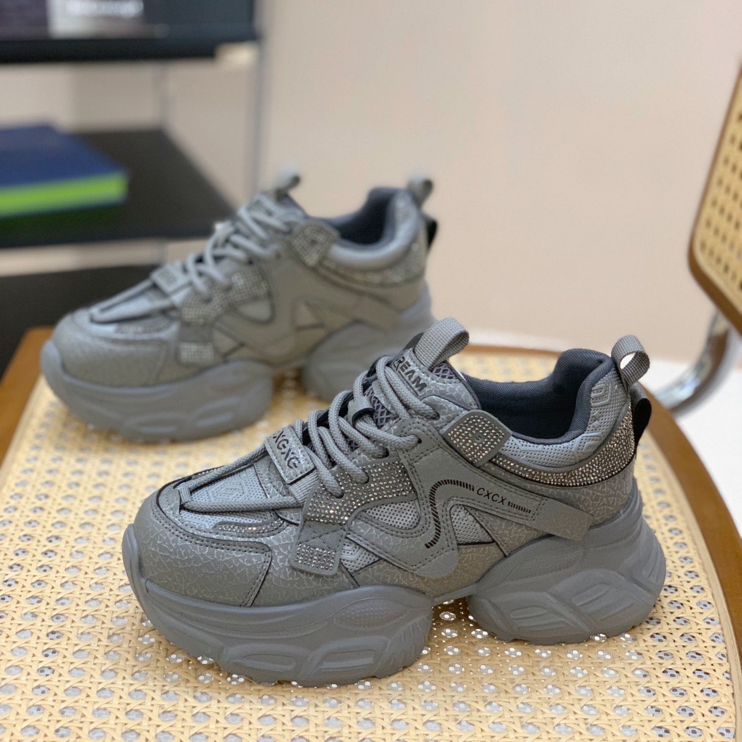 显腿长轻便不累脚精致通勤老爹鞋