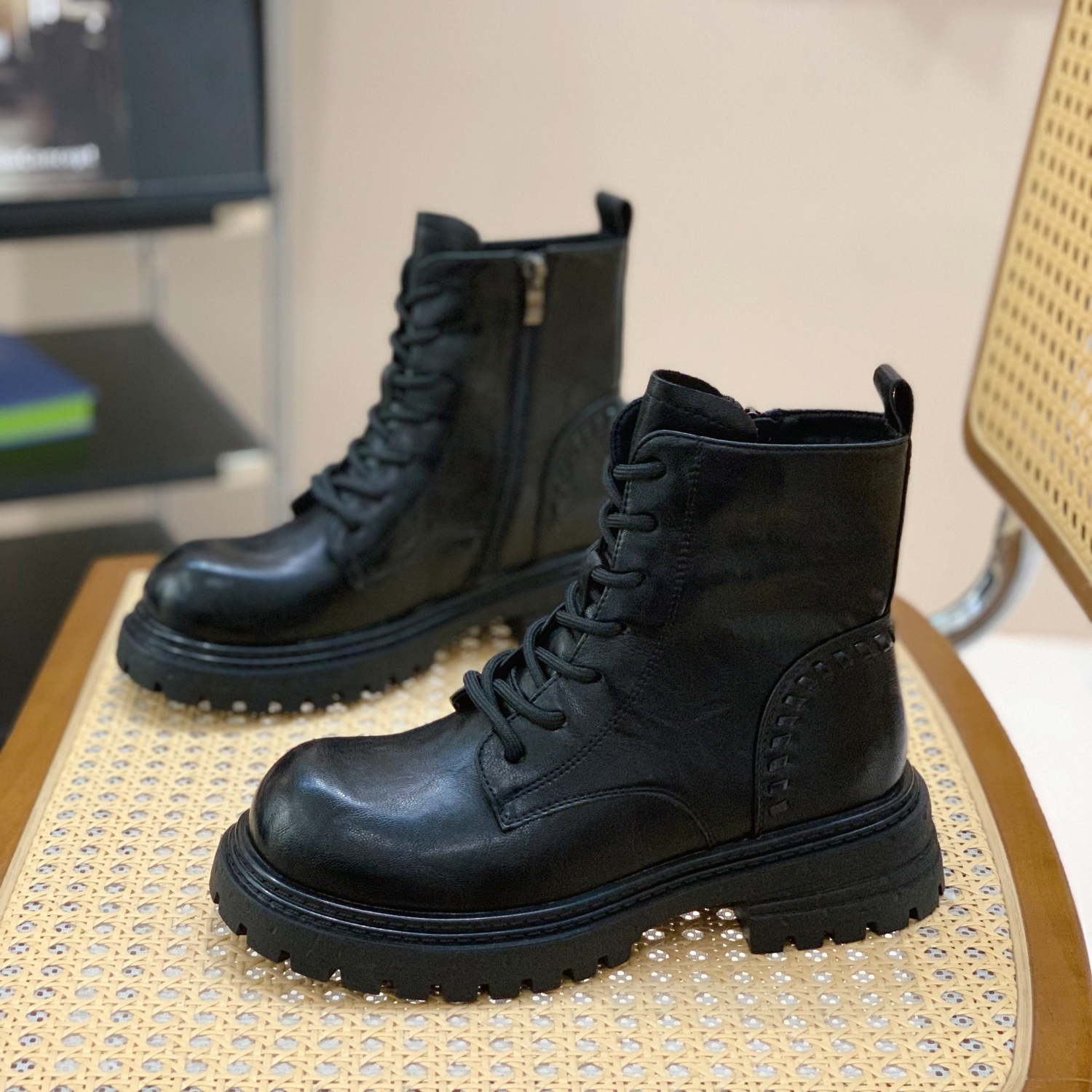 小个子也可以轻松驾驭复古马丁靴