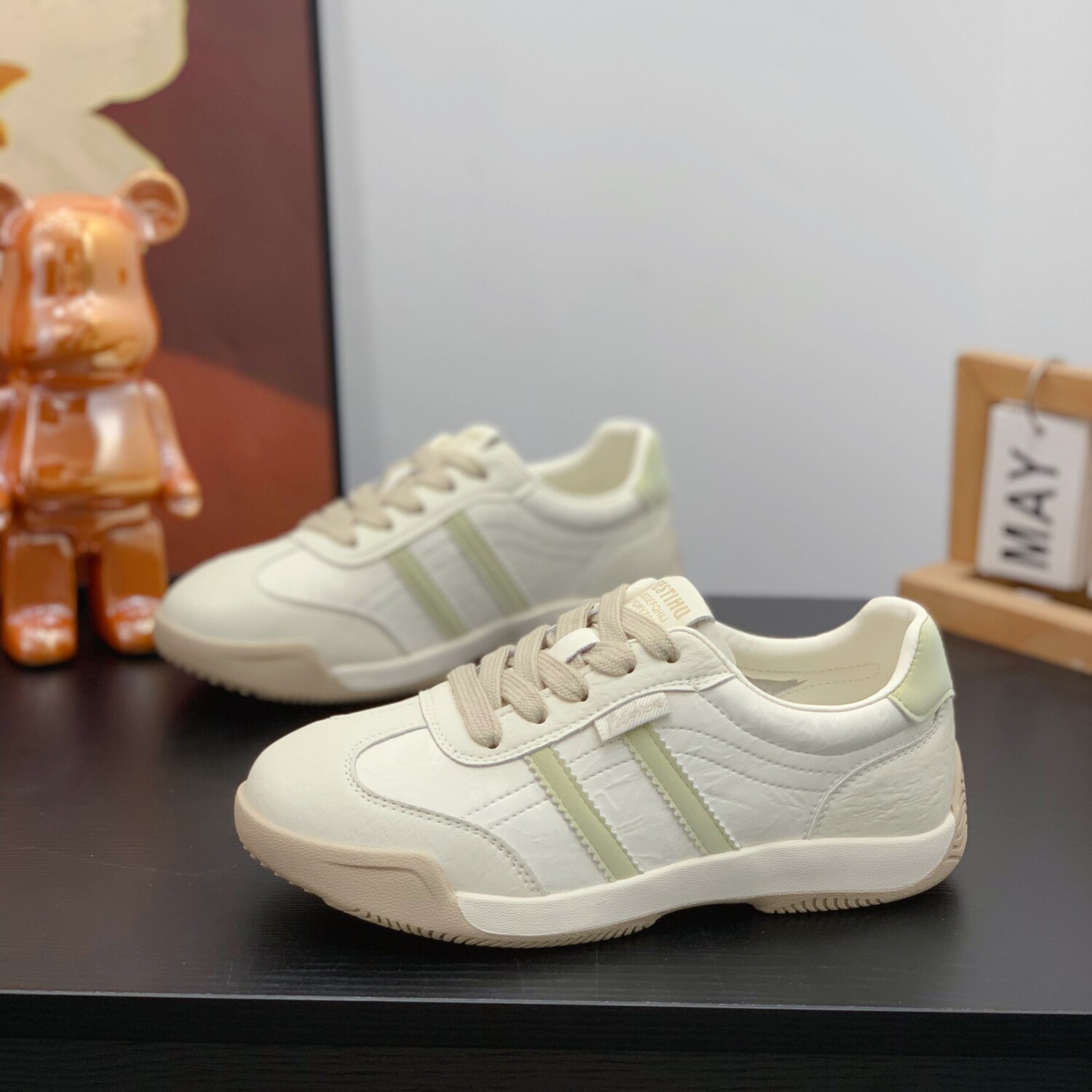 平底舒适通勤百搭真皮小白鞋女2026春季新款复古德训鞋显脚小板鞋