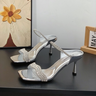 露趾绝美水钻一字拖女夏外穿2026新款 配裙子细跟7cm方头高跟凉拖