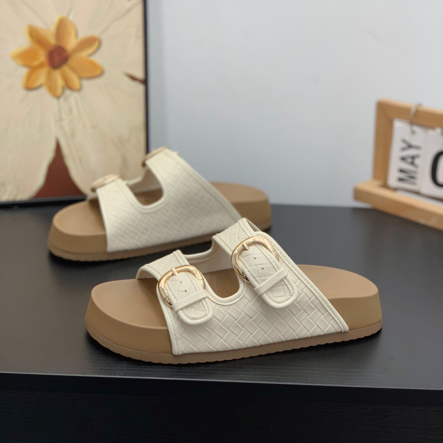 超火皮带扣镂空透气罗马凉拖鞋女2026夏季新款厚底休闲外穿一字拖