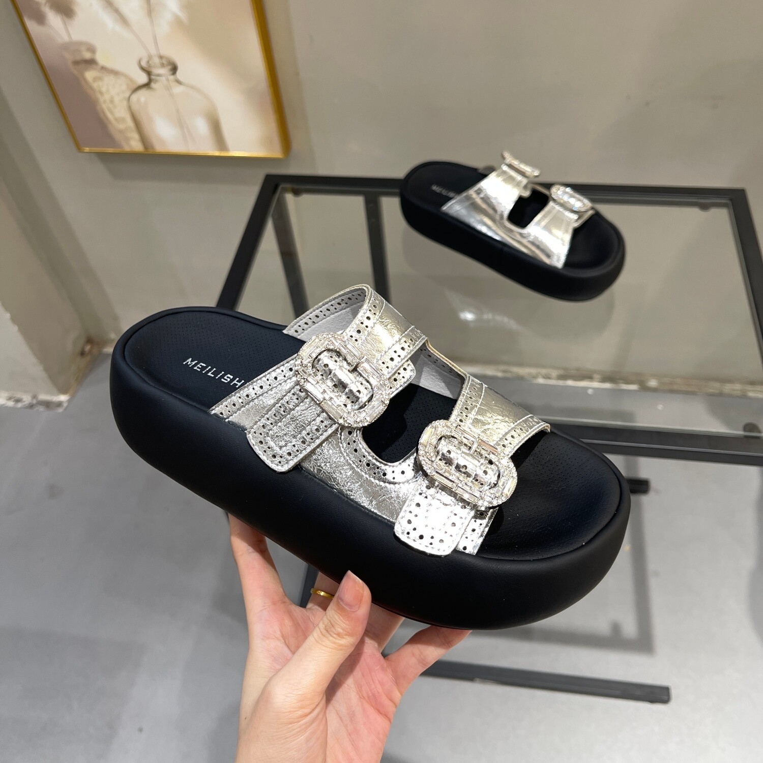 配裙子一字拖女夏外穿2026新款复古气质水钻百搭度假风沙滩凉拖鞋