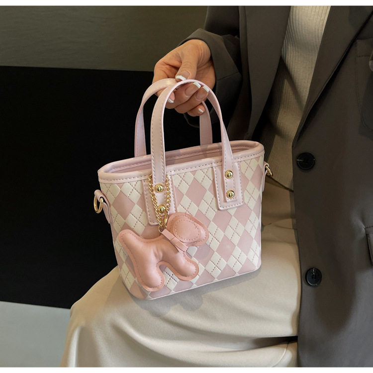 女士2025爆款超火小包包新款百搭斜挎包感质感小众手提水桶包