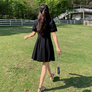 法式方领黑色连衣裙女夏2025新款裙子质感高级设计感赫本风小黑裙图片