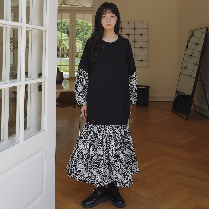 法式碎花拼接假两件卫衣连衣裙女2024秋季新款韩版宽松设计感长裙，女装连衣裙，浙宝088