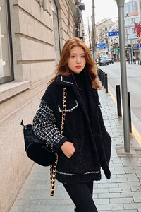 小香风黑色羊羔毛格子短款外套女2024年秋冬新款洋气时尚宽松上衣