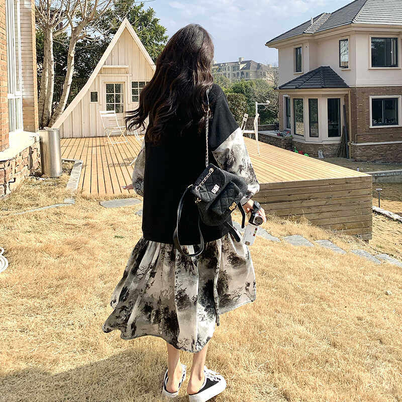 新中式黑色假两件水墨画拼接卫衣裙女2025春新款中长款过膝连衣裙,女装连衣裙,浙宝088