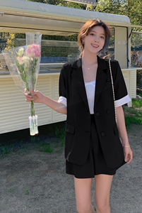 紫色短袖西装套装女夏薄款2025新款高级感小西服外套配短裤两件套图片