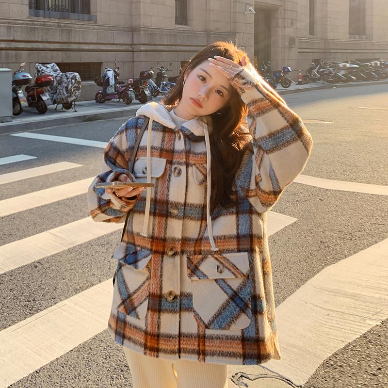 超好看复古时髦格子连帽斗篷毛呢厚外套女冬2024新款宽松呢子大衣,女装毛呢外套,浙宝088