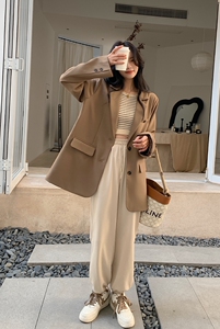 现货M058P110K1682022新款小西装外套2色,女式冬天穿搭小视频图片