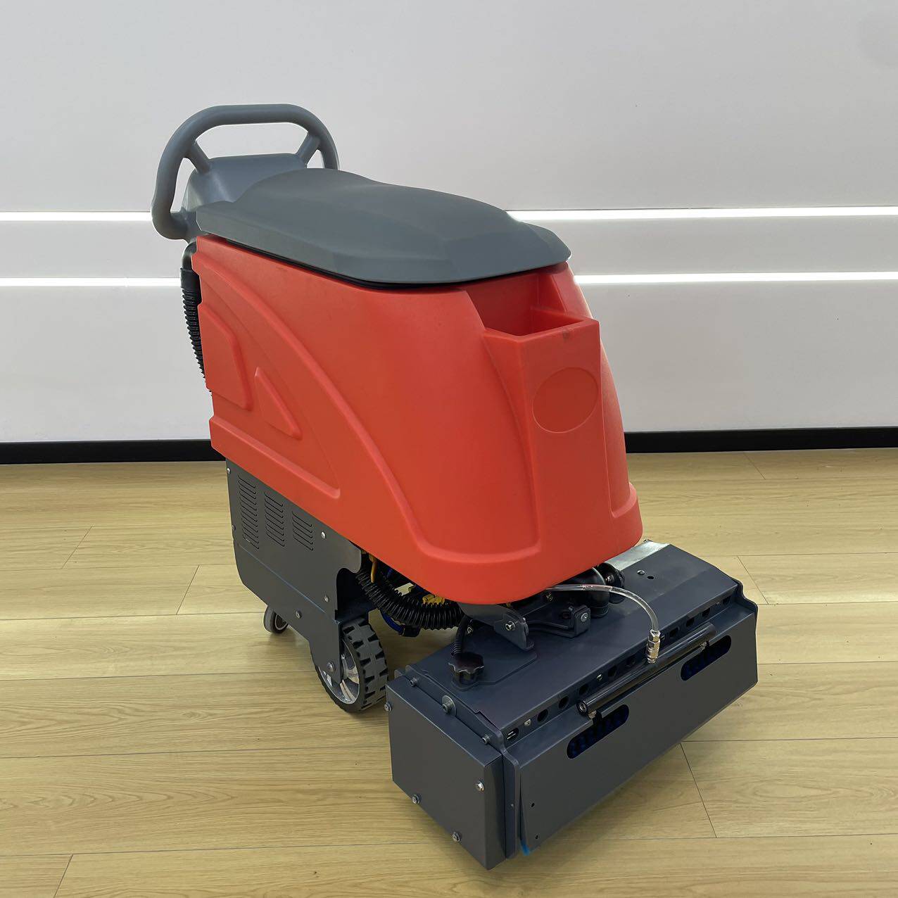 自动扶梯清洗机商场步梯喷水清洁器手扶电梯凹槽缝隙电动清洁机器