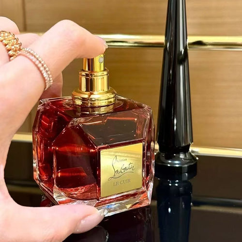 CL路铂廷萝卜丁香水金桂皮革80ml