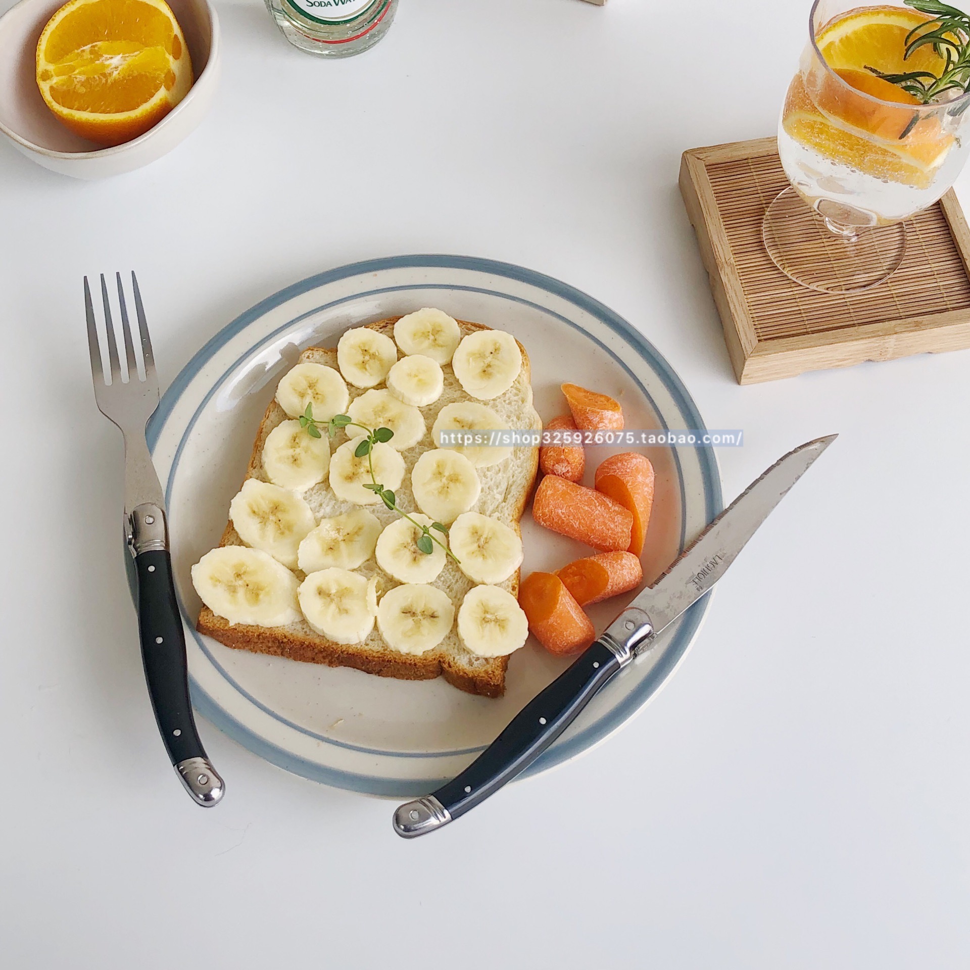 浅蓝色小清新圆形陶瓷餐盘