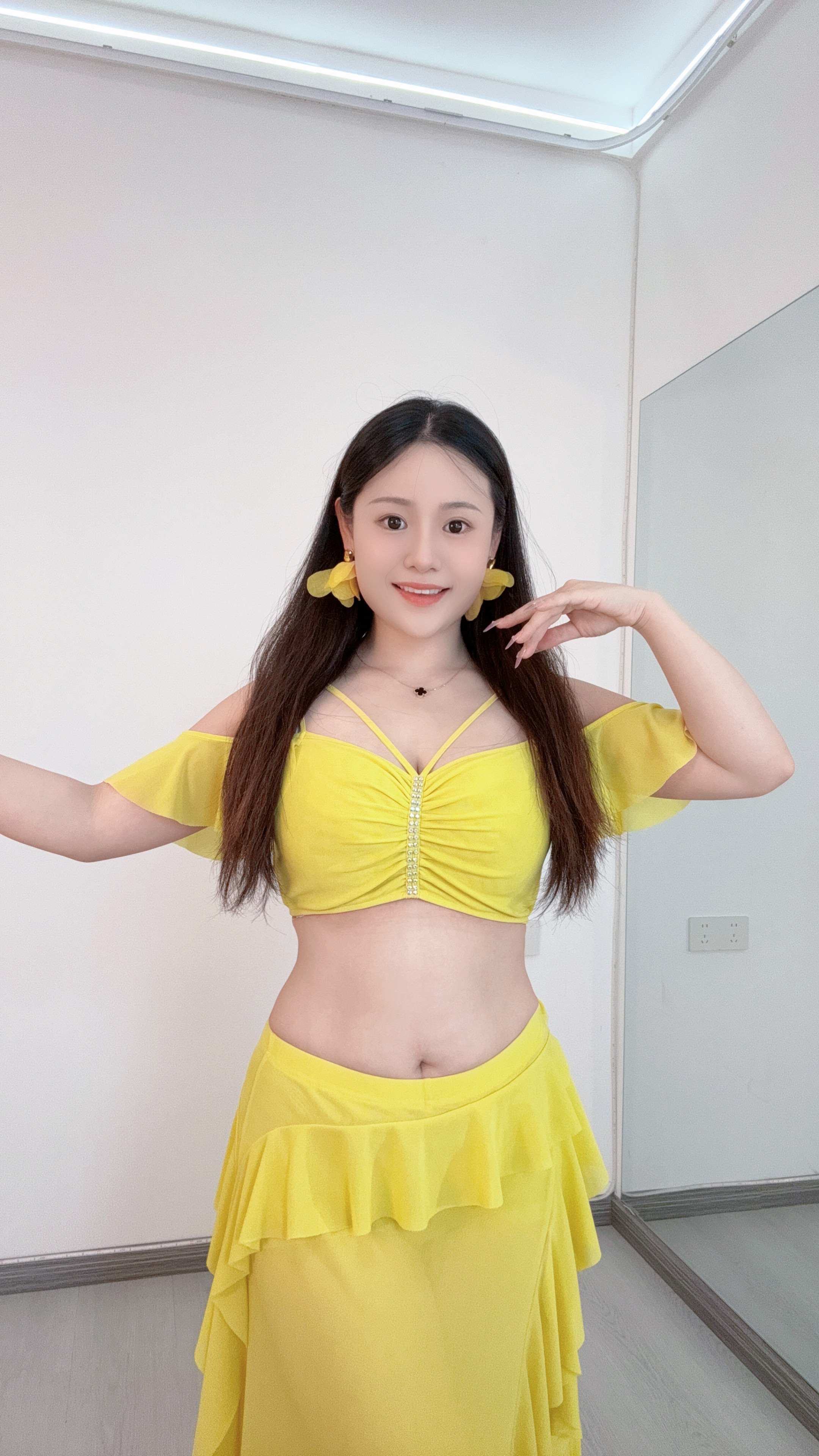 2025新款肚皮舞练功服新款烫钻流苏长裙高级感表演出服显瘦套装女