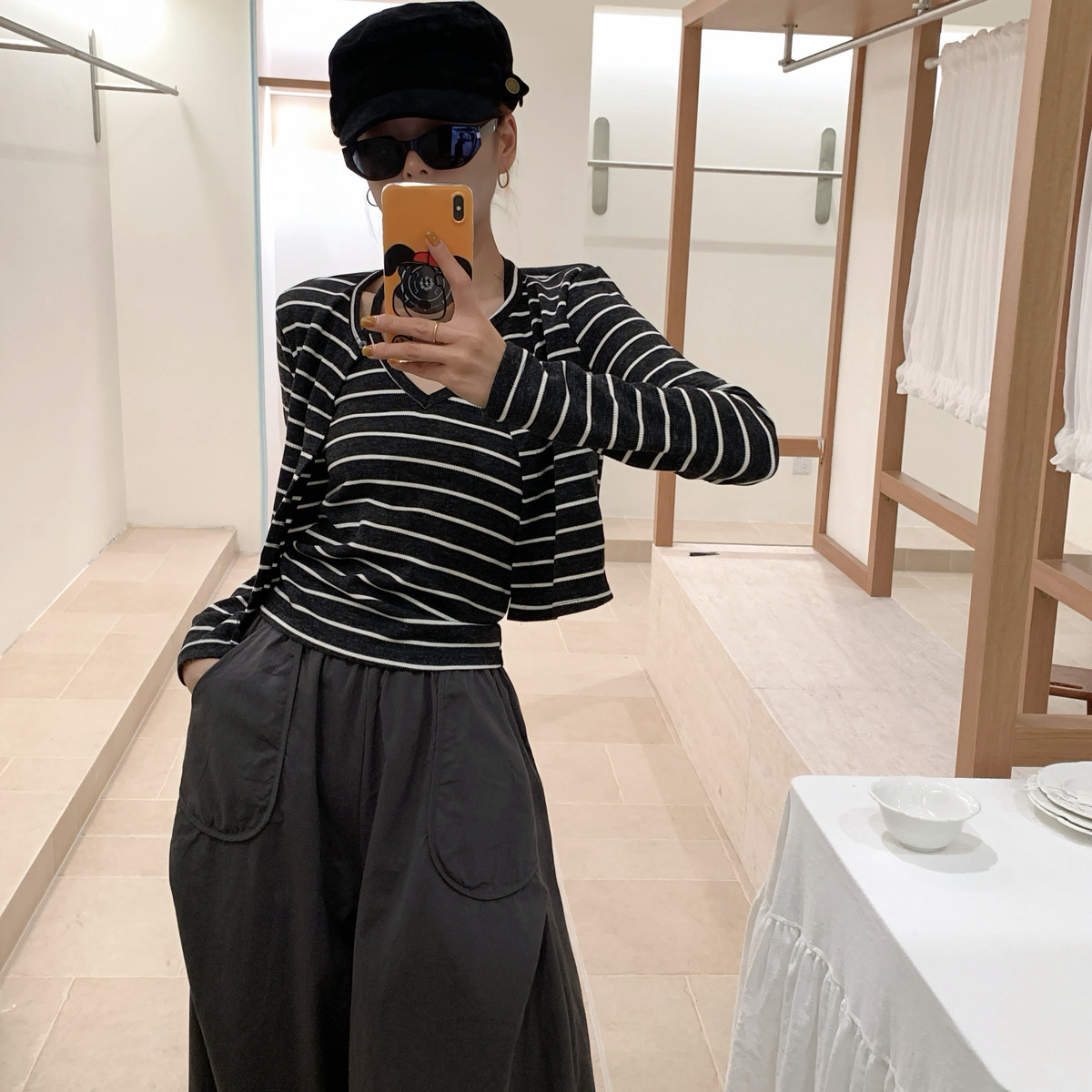 条纹挂脖背心+开衫两件套套装图片