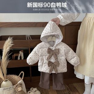 点兮冬季新款婴幼儿碎花蝴蝶结羽绒服套装女宝连帽外套裤子两件套