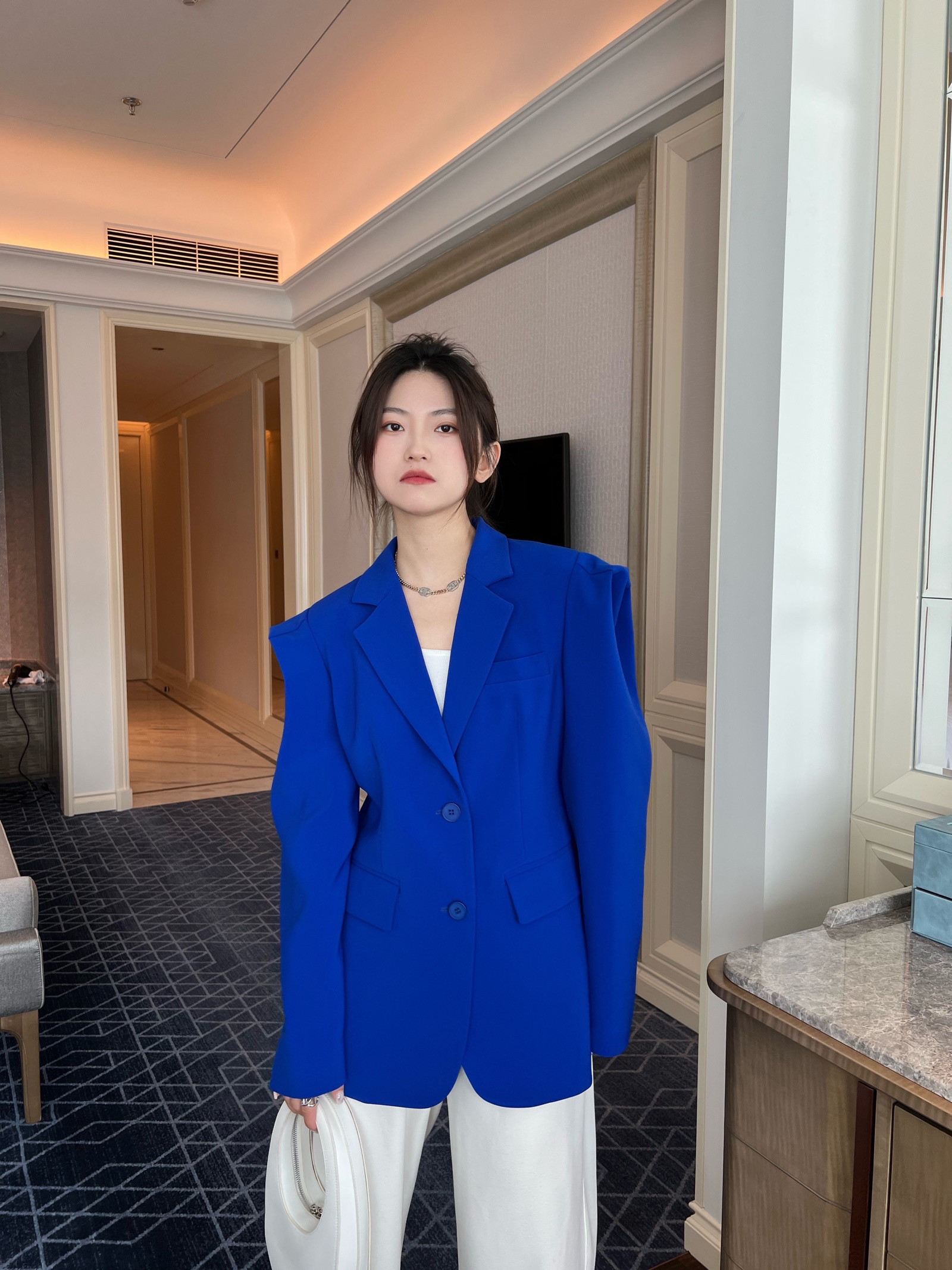 ZJYSTUDIO褶皱袖帅气西装女