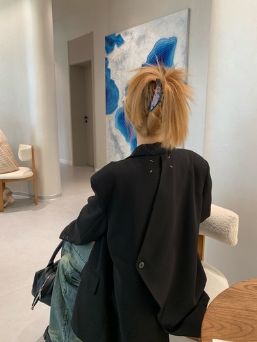 黑色设计感后背开叉明线西装女