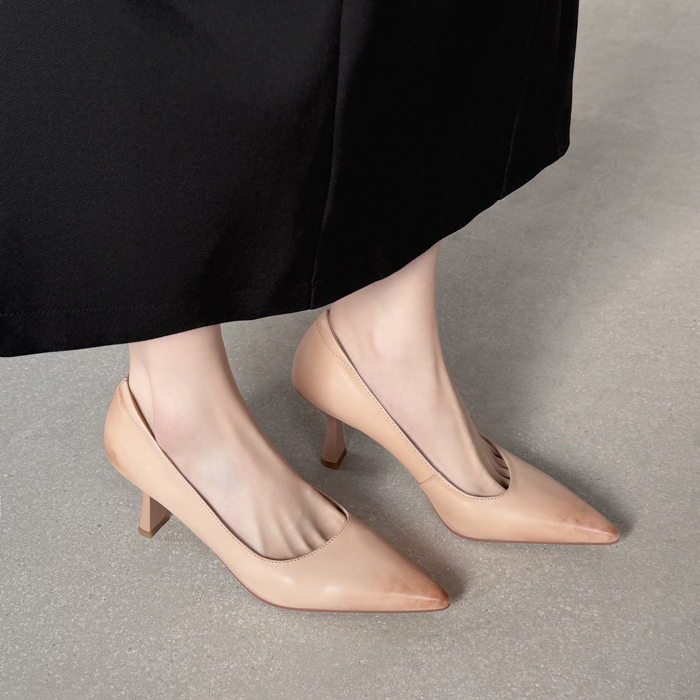 法式气质高跟鞋女春2026年新款里外全皮尖头浅口细跟杏色工作单鞋