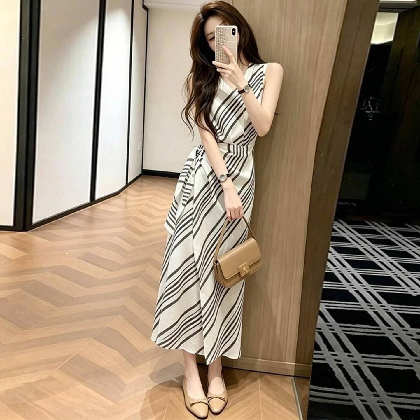 法式高级感挂脖收腰条纹连衣裙女