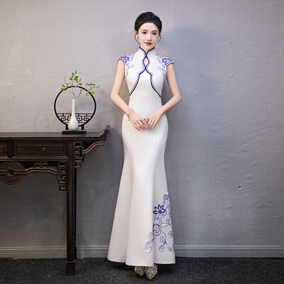 优质青花瓷礼仪旗袍长款迎宾小姐酒店礼仪走秀舞台演出旗袍礼服