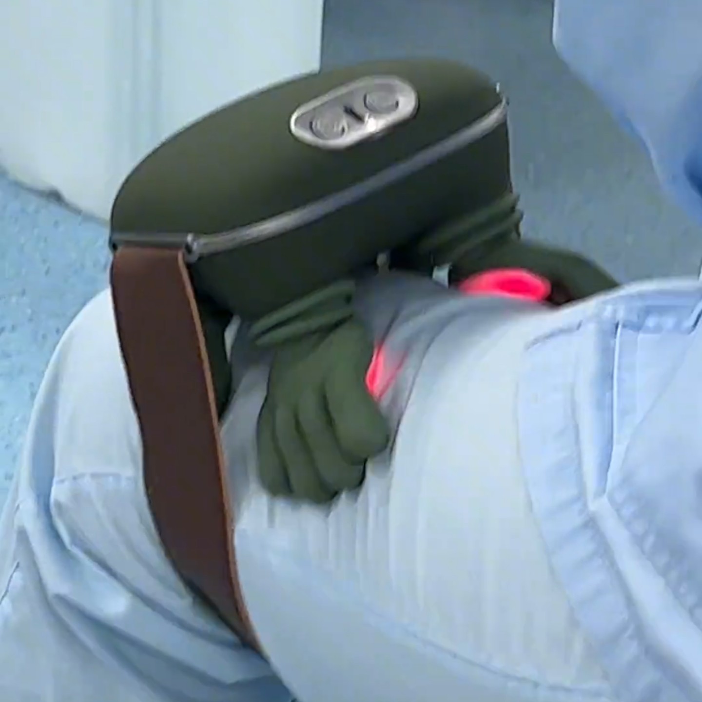 颈肩大腿仿人手揉捏加热按摩器