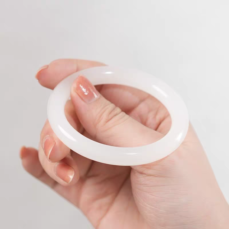 粉底白玉手镯女款玉镯子天然荔枝冻白月光镯子网红新款高级感巴玉