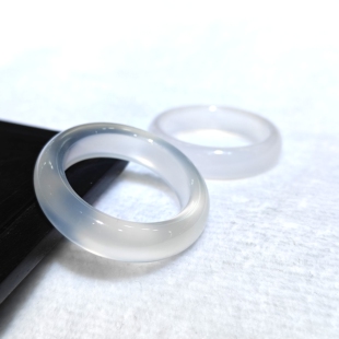 天然高冰白月光玉髓戒指女冰种马岛料玛瑙素圈水晶指环轻奢高级感