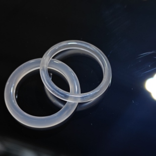 天然高冰白月光玉髓戒指女冰种马岛料玛瑙素圈水晶指环轻奢高级感