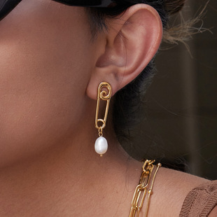 原创回形针不锈钢淡水珍珠耳钉轻奢高级感耳环不掉色钛钢饰品