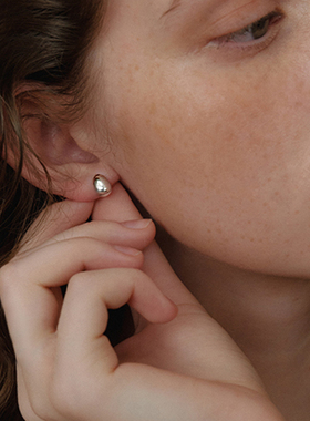 JILIFANG|极简主义|银针防敏欧美椭圆形精致通勤百搭小金豆豆耳钉