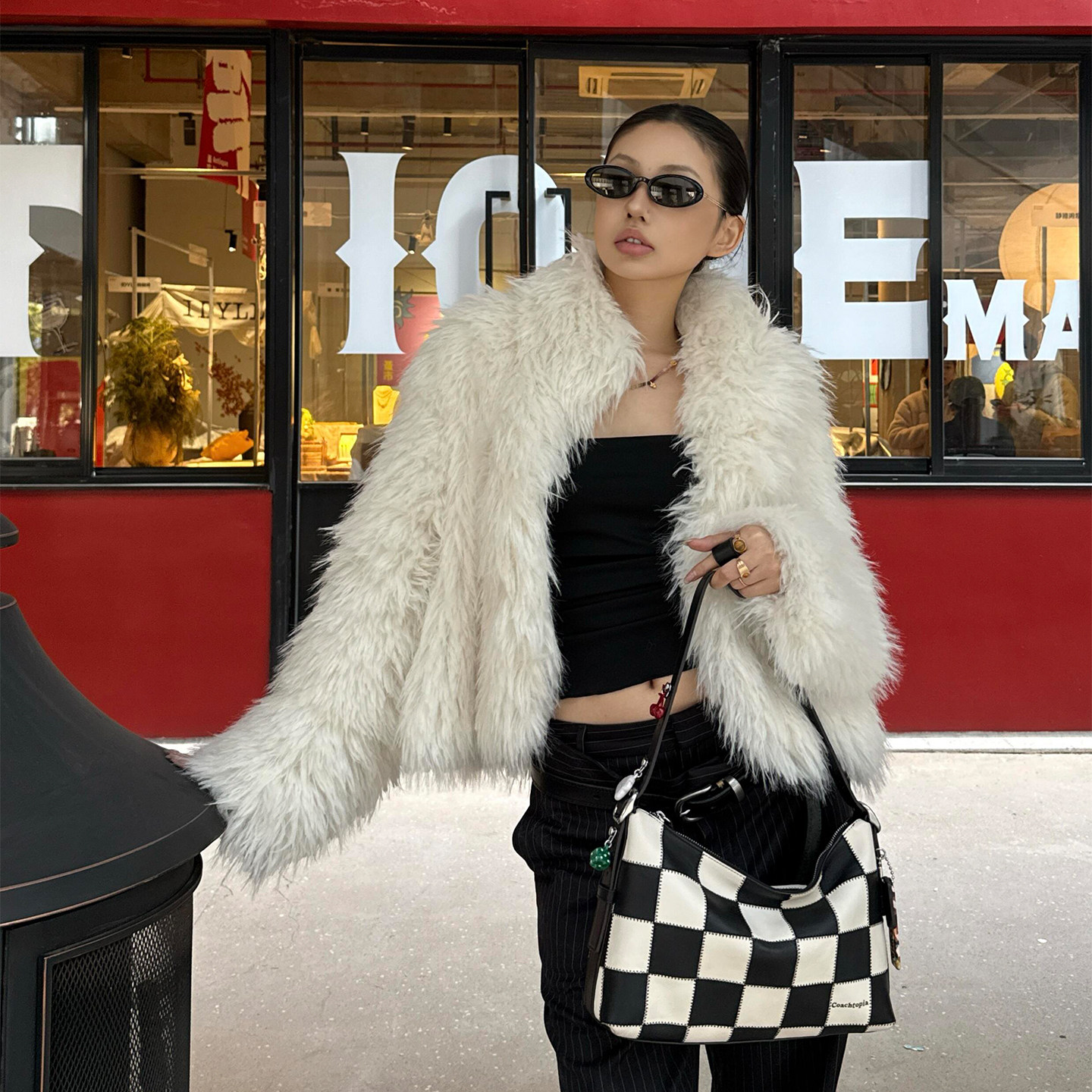 超火小个子简单皮草外套~ALFANSS