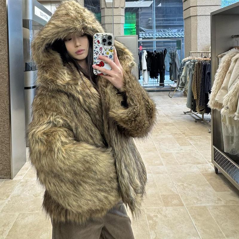 超好看~fanss新品棕色连帽皮草。