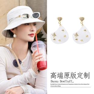 花儿与少年李沁同款仿贝母耳环女度假风轻奢百搭耳饰小众设计耳钉