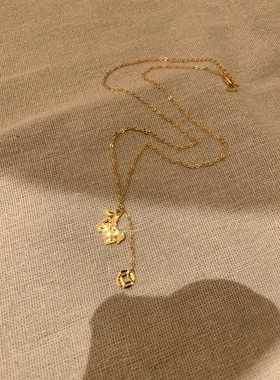 新中式碎碎冰金色小马钱币项链女